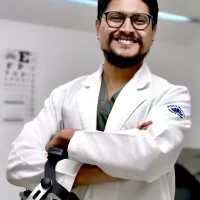 Dr.-Manuel-Angel-Alcantara-Delgado Oftalmólogo retinólogo guayaquil ecuador